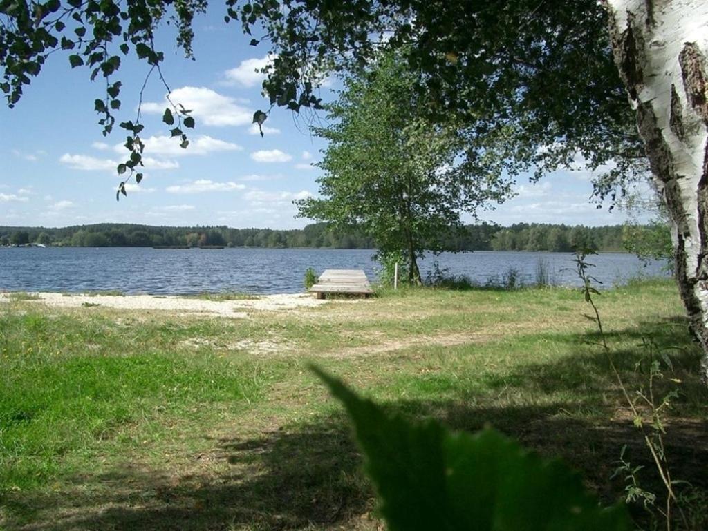 Bungalow Direkt Am See, Mit Eigenem Boot Roding Exterior photo
